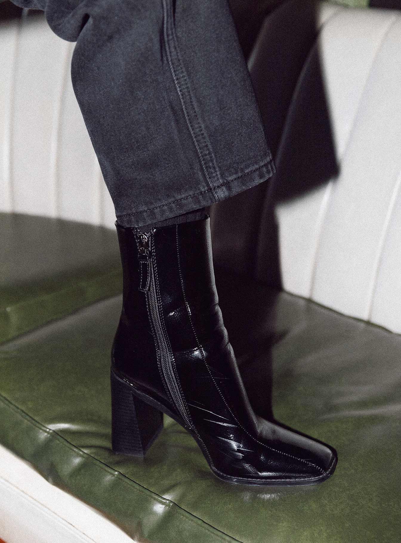 The Kia Boots Black